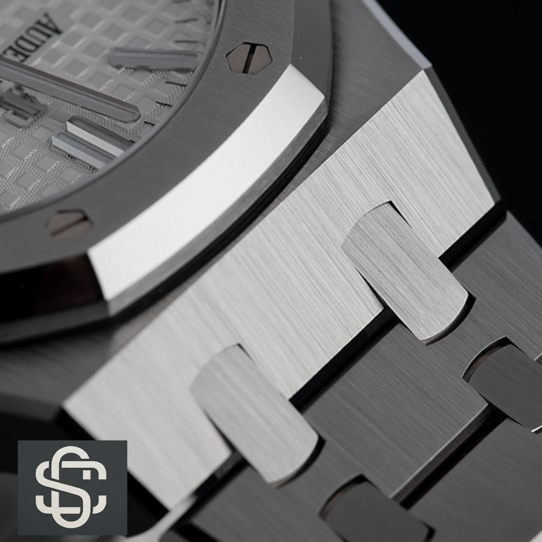 Royal Oak (Ref. 15403IP.OO.1220IP.01) “Silver Dial”